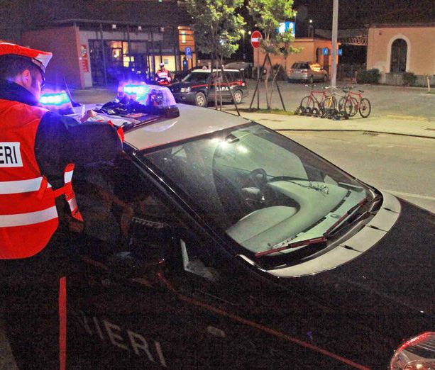 Controlli dei carabinieri alla stazione ferroviaria di Alba: denunciate quattro persone