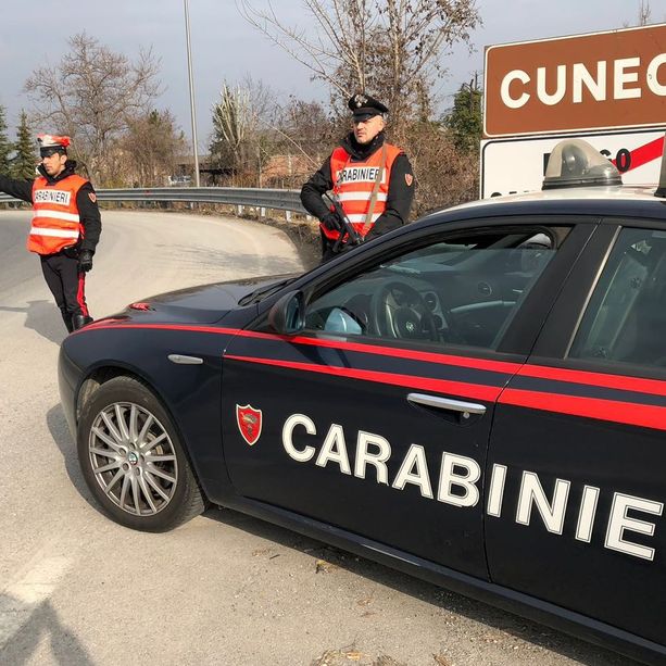 Disturbava la quiete pubblica in via Silvio Pellico a Cuneo: fermato dai carabinieri