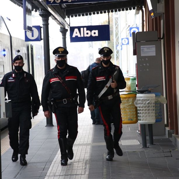 Un altro Daspo urbano ad Alba: ubriaco e violento molestava passanti e commercianti in zona stazione