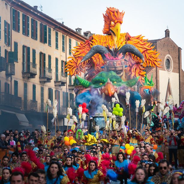 Una marea di gente e di colori per il magico ritorno del Carnevale di Saluzzo [FOTO]