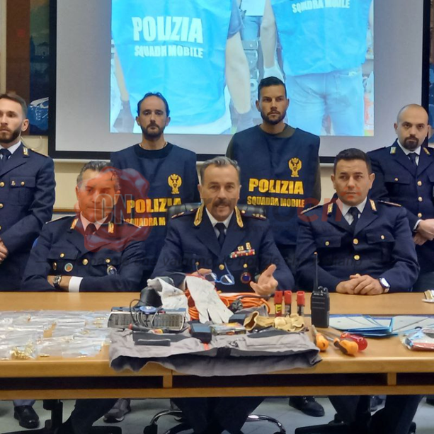 Trasfertisti, con mascherine e finte buste paga come alibi: così si nascondevano i rapinatori dell'operazione “Black Friday”