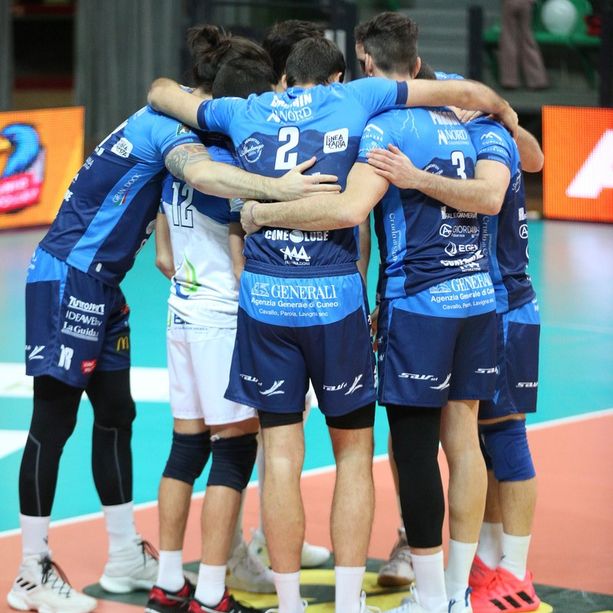 Volley A2M. Cuneo soffre, ma alla fine piega Cantù al tie break. Costamagna: &quot;Vittoria che ci dà serenità&quot; (VIDEO)