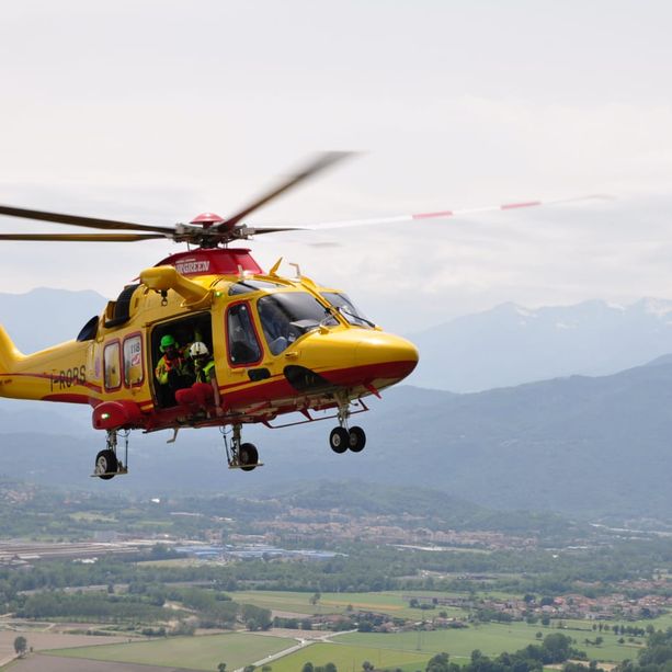 Scontro tra auto e moto a Farigliano, ferito un 19enne elitrasportato al Santa Croce