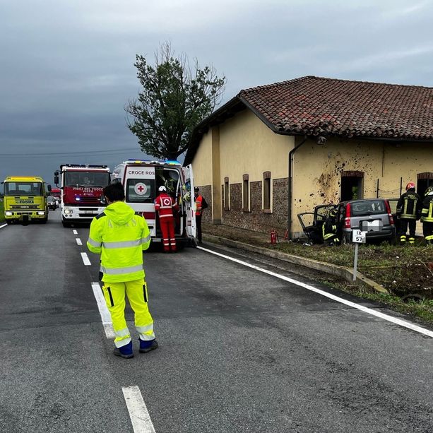 Auto fuori strada a Fossano: interviene l’elisoccorso. La Statale 231 chiusa al traffico