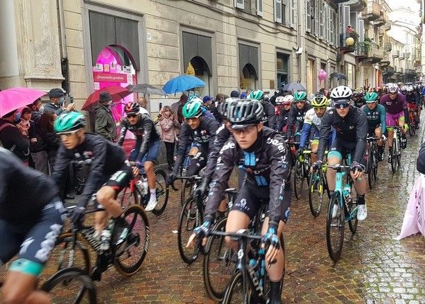 Giro d’Italia, attesa in Langhe e Roero per gli ultimi 50 km della Biella-Canale