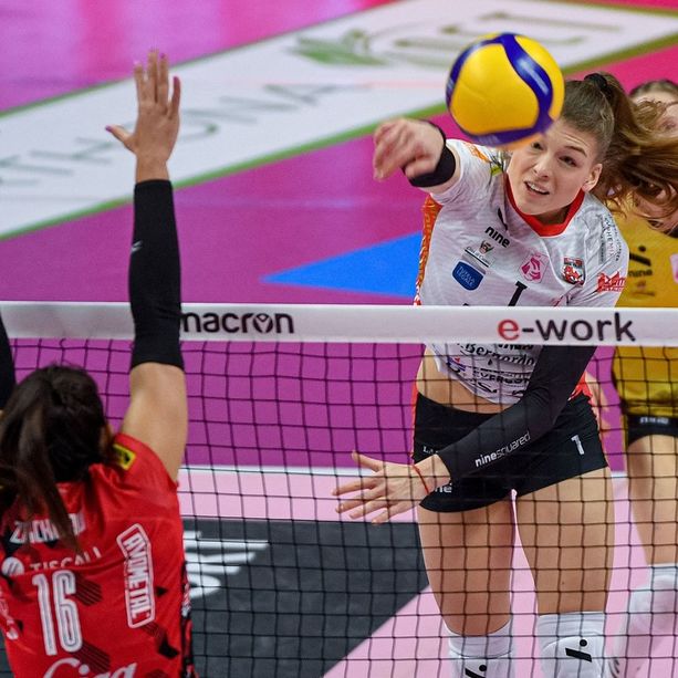 Volley A1F. L'ex Degradi punisce Cuneo: le Gatte vanno al al tappeto per 3-1 a Busto Arsizio
