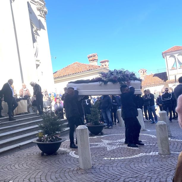 A Mondovì l'ultimo saluto ad Angela Figone: &quot;Ti  immaginiamo in un mondo nel quale ancora sorridi&quot;