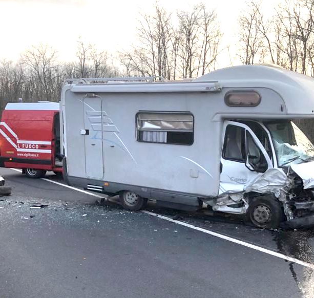 Garessio, una donna ferita nello scontro tra un’auto e un camper