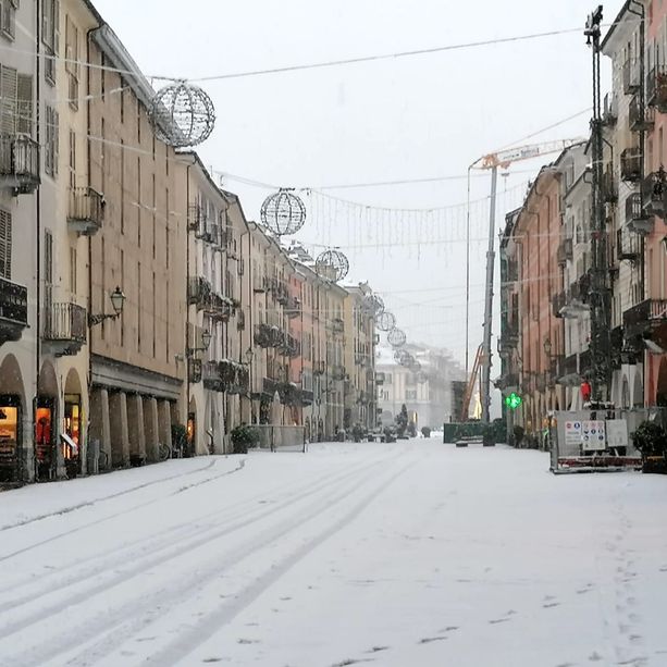 Arriva la neve, annullato il White Saturday in via Roma a Cuneo