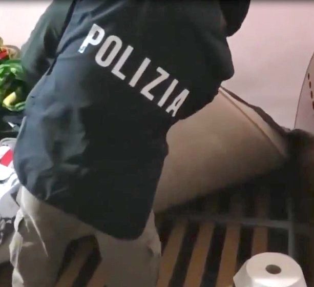 Filonazismo, pedopornografia e suprematismo su Telegram: 21enne cuneese agli arresti [VIDEO]