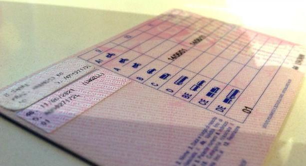 Cuneo, beccato con microcamera e auricolare per superare il test per la patente