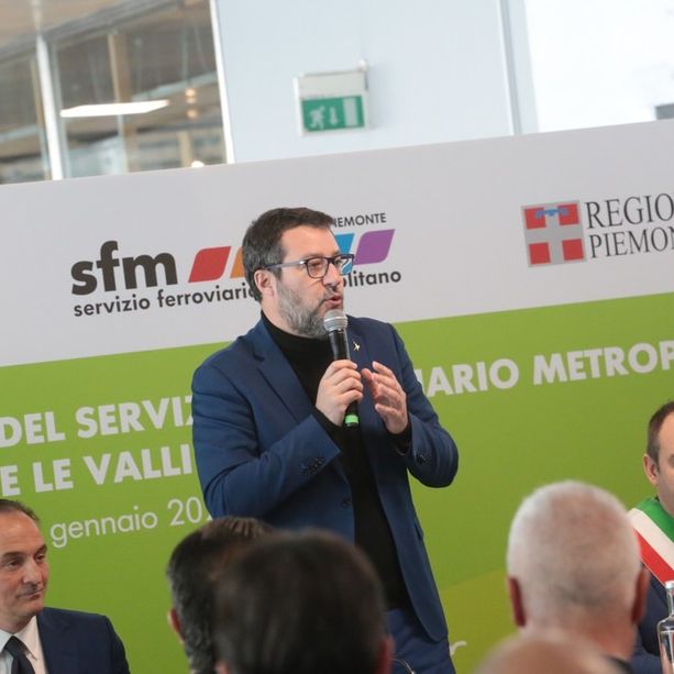 Salvini taglia il nastro della ferrovia che collegherà Alba, Bra e Fossano con Caselle