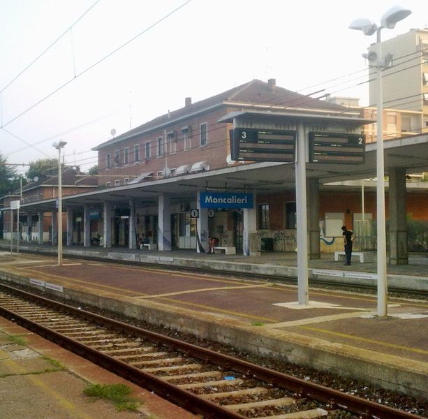 Moncalieri, diciottenne colpito dal treno Torino-Cuneo in transito: ferito, ma cosciente