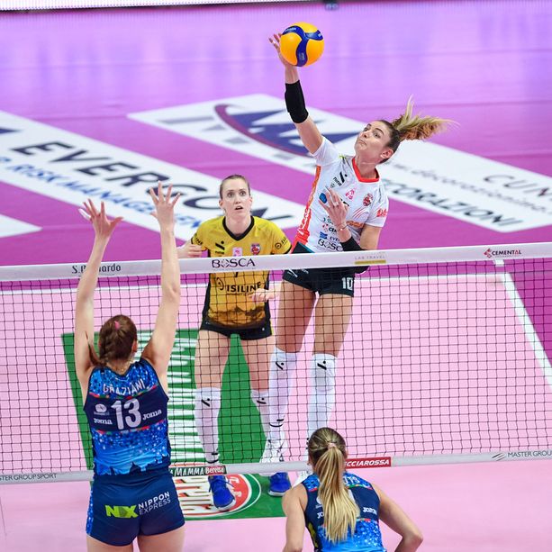 Volley A1F. La cura Bellano è efficace, ma non basta: Cuneo bella e concreta, ma vince Firenze al tie break