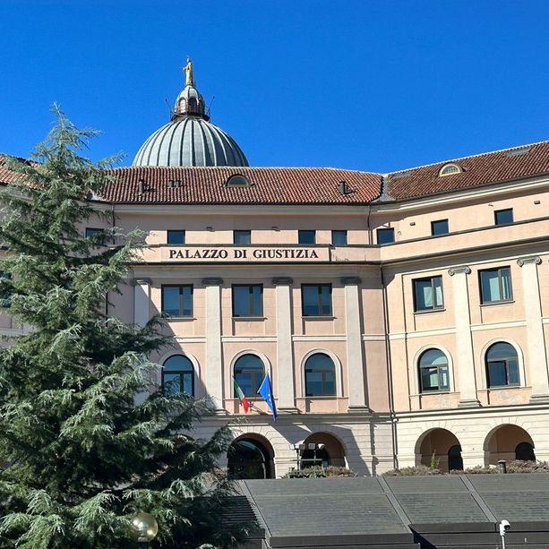 L'ex sindaco alla sbarra per le vessazioni alla dipendente del Comune: in tribunale sfilano i testimoni dell’accusa