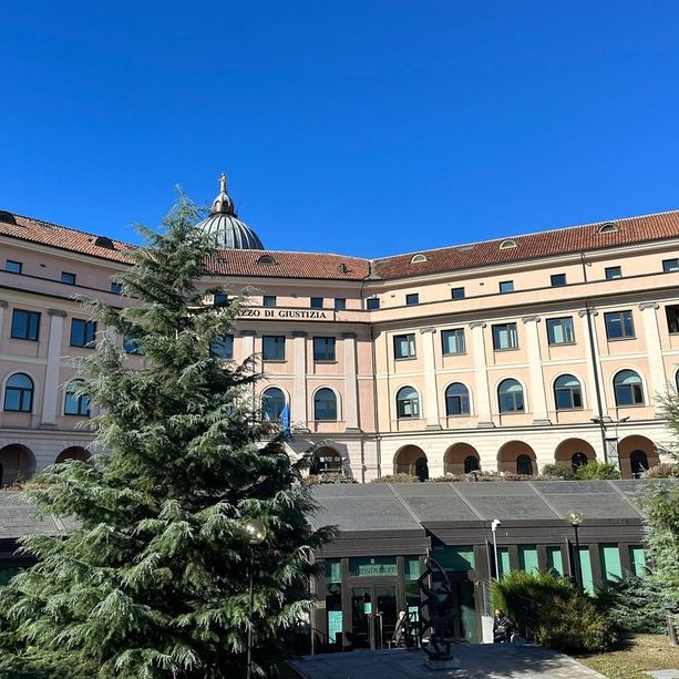 Albese a processo per atti persecutori nei confronti dell’ex compagna: per lui scattano gli arresti domiciliari