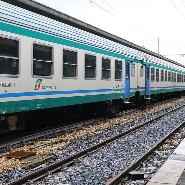 Gruppo di studenti disabili perde la coincidenza per Cuneo, un prof: &quot;Ci hanno visto, ma il treno è partito lo stesso&quot;