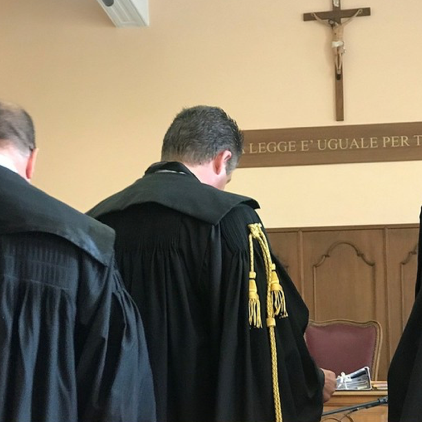 Un anno e otto mesi di pena per il 45enne albese che perseguitava l’ex moglie