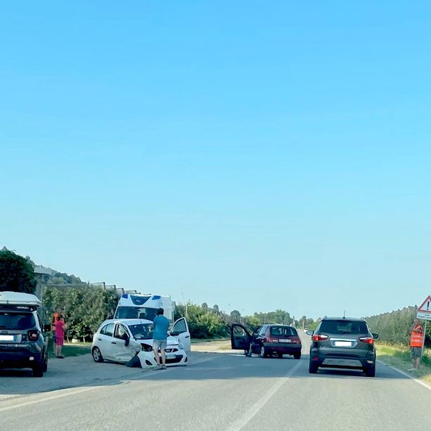 Auto si scontrano in frazione Morra di Villa San Costanzo: due feriti elitrasportati in ospedale
