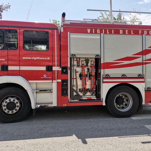 Auto cade da un ponte sulla Fondovalle Tanaro a Farigliano