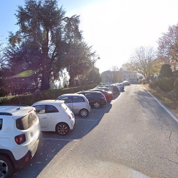 Cuneo, perse la vita dopo il volo da una scarpata in via della Pieve: assolto funzionario del Comune