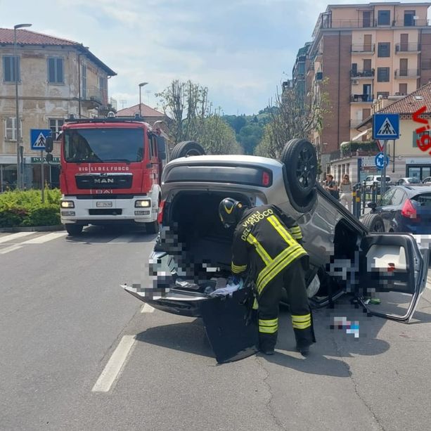 Incidente stradale a Saluzzo: un'auto ribaltata in corso 4 novembre e un ferito