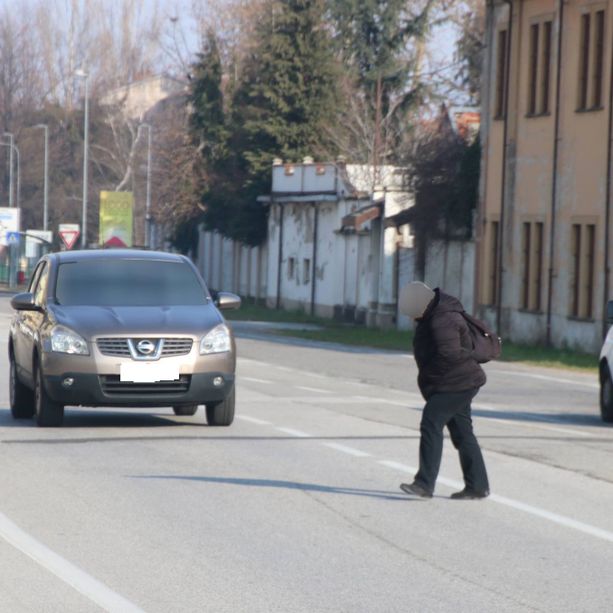 #Cuneo: quelle strisce che mancano e rendono impossibile ai pedoni attraversare corso Francia (FOTO)