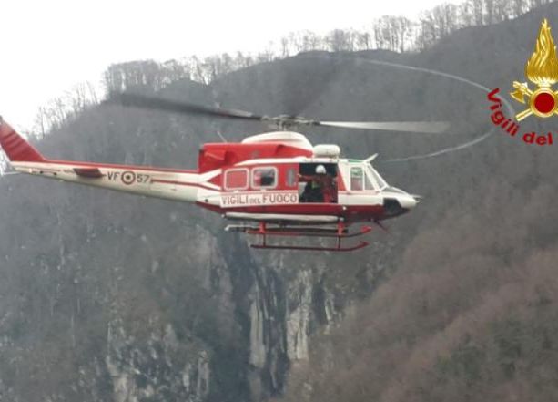 Vigili del fuoco con droni, cinofili ed elicottero tra Melle e Brossasco per le ricerche di un 73enne