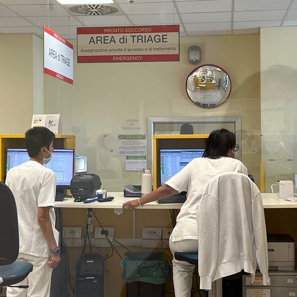 La lettera di un infermiere triste: &quot;A Cuneo, in Pronto Soccorso, subiamo continue aggressioni. Sono stanco!&quot;