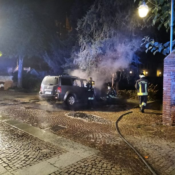 E' allarme nel saviglianese per un probabile piromane che dà fuoco alle auto parcheggiate