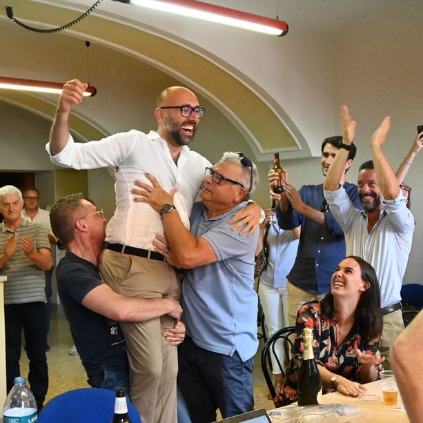 Mondovì, Luca Robaldo festeggia la conquista del municipio [FOTO E VIDEO]