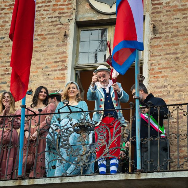 Saluzzo, alla Castellana le chiavi della città: e Carnevale sia! [FOTO]