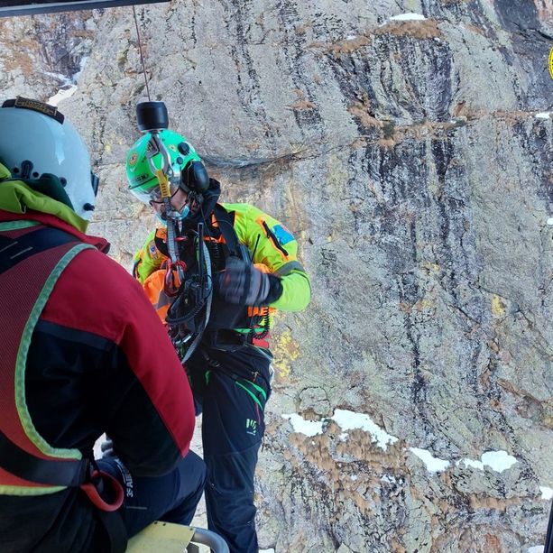 Scalatore torinese cade da una cascata di ghiaccio e si rompe una gamba in Alta Valle Gesso