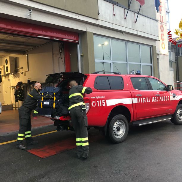 L'Italia brucia: partita da Cuneo la colonna mobile dei vigili del fuoco. Destinazione Massarosa