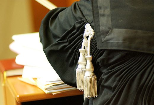 Bimbo braidese perse la mano nell'incidente del bus: processo sospeso per i due imputati