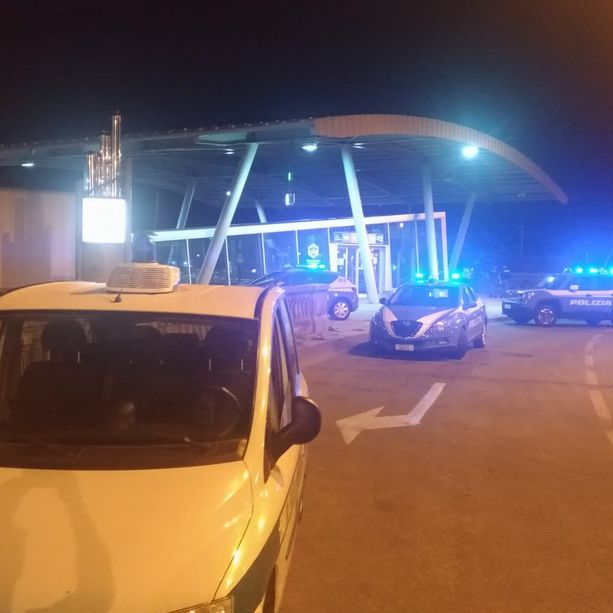 Dodici sgomberi in due mesi al movicentro. Il questore: &quot;Tra i 38 presenti un Covid positivo, ubriachi, pluripregiudicati ed espulsi&quot;
