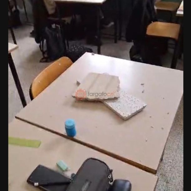 Non c'è pace per il liceo di Cuneo: nel giorno del rientro in aula, nuovi crolli allo Scientifico