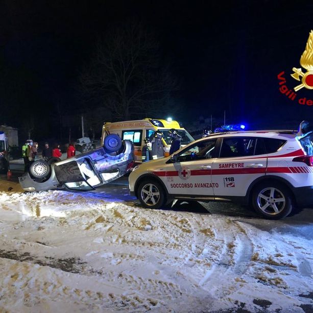 Auto cappottata a Melle, un uomo in codice rosso al S. Croce di Cuneo