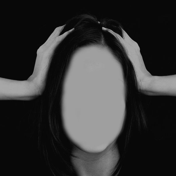 La Procura gli contesta il reato di pornografia minorile: in aula a Cuneo i testimoni della difesa