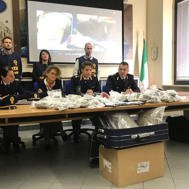 Sei chili di marijuana, cocaina e 250 pasticche di Subutex: maxi sequestro di droga e cinque arresti nel Monregalese