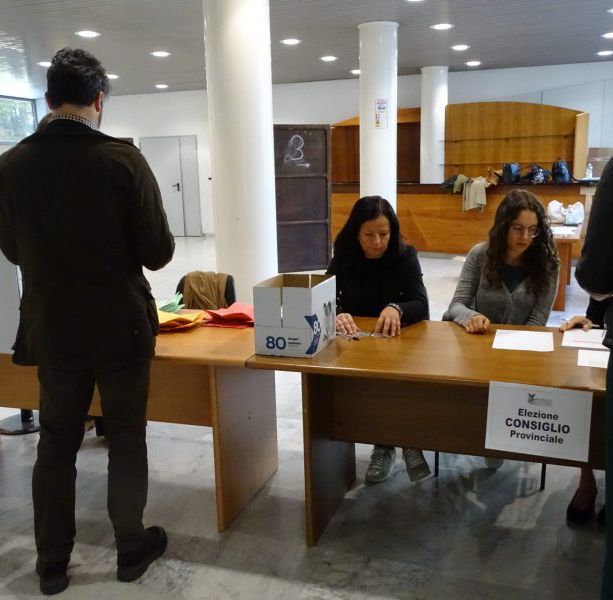 Elezioni, rinnovo consiglio provinciale: affluenza del 39,35% alle 12