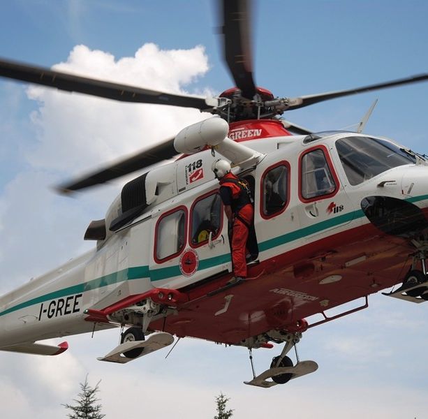 Fuori strada con la motocicletta a Costigliole Saluzzo: gravemente ferito un 57enne