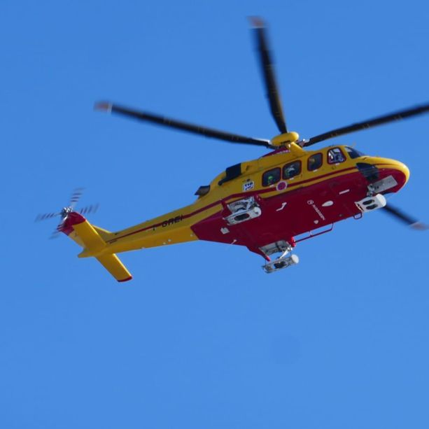 Auto fuori strada sull'A6 a Fossano in direzione Torino: due feriti in ospedale
