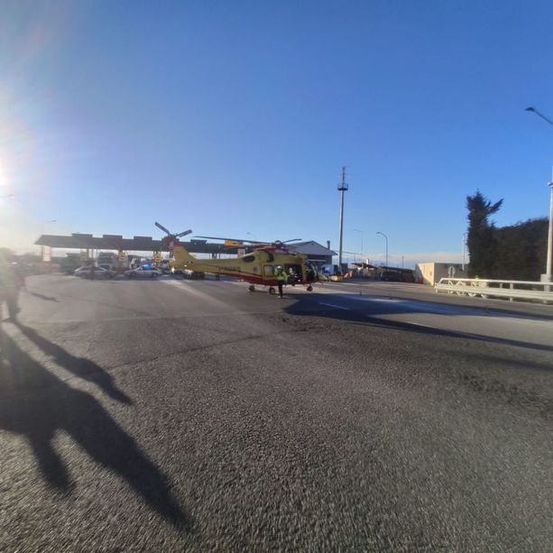 Malore al casello di Marene, l'elisoccorso atterra sull'autostrada. Muore 88enne