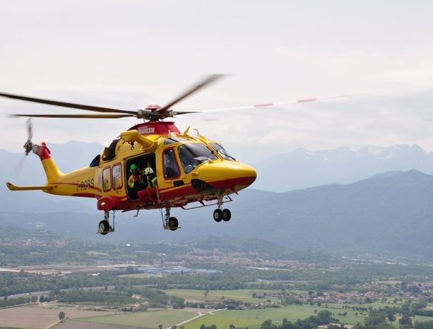 Scontro tra un'auto e una moto sul Colle della Lombarda