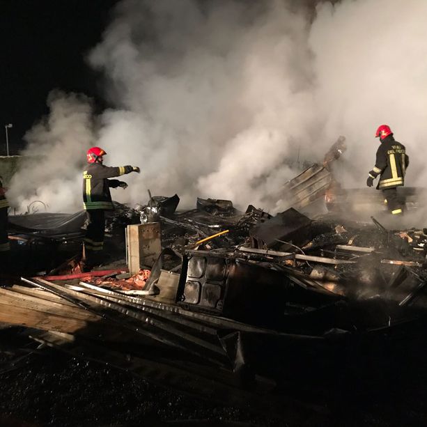 In fiamme parte di una cascina a Fossano: notte di lavoro per i Vigili del fuoco