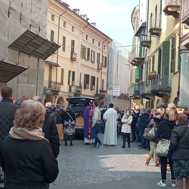 Il grande, ultimo abbraccio di Savigliano a Francesco Gerbaldo