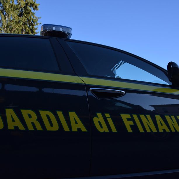 Cuneo, 'beccato' al Movicentro con tre grammi di cocaina: denuncia della Finanza dopo un controllo