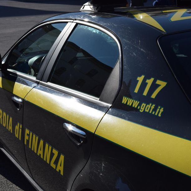 2.000 cittadini controllati in Granda dalle Fiamme Gialle durante l'emergenza, 9 denunce in &quot;fase 1&quot;: sequestrate 87mila mascherine non conformi