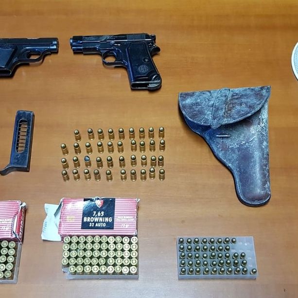 Sull’auto nascondevano tre pistole cariche e 170 cartucce: due arresti a Centallo